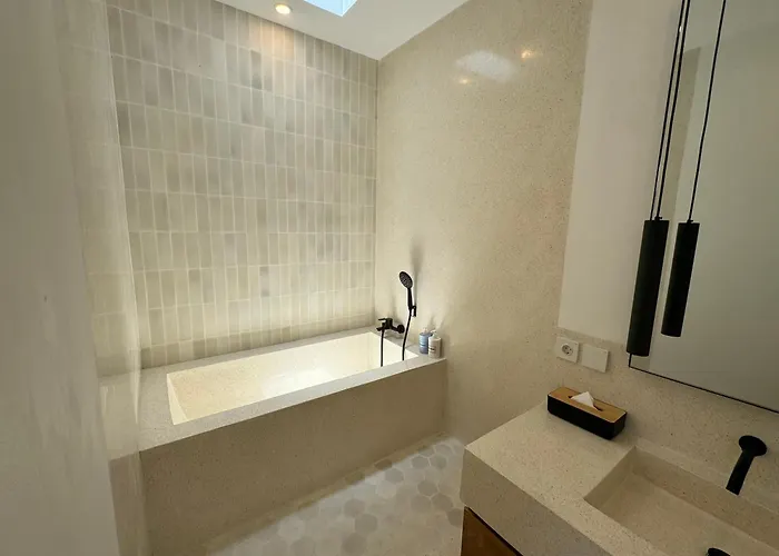Brand New Designer 1br Holiday home